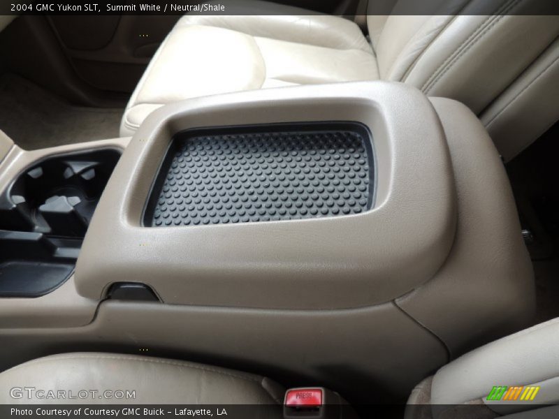 Summit White / Neutral/Shale 2004 GMC Yukon SLT