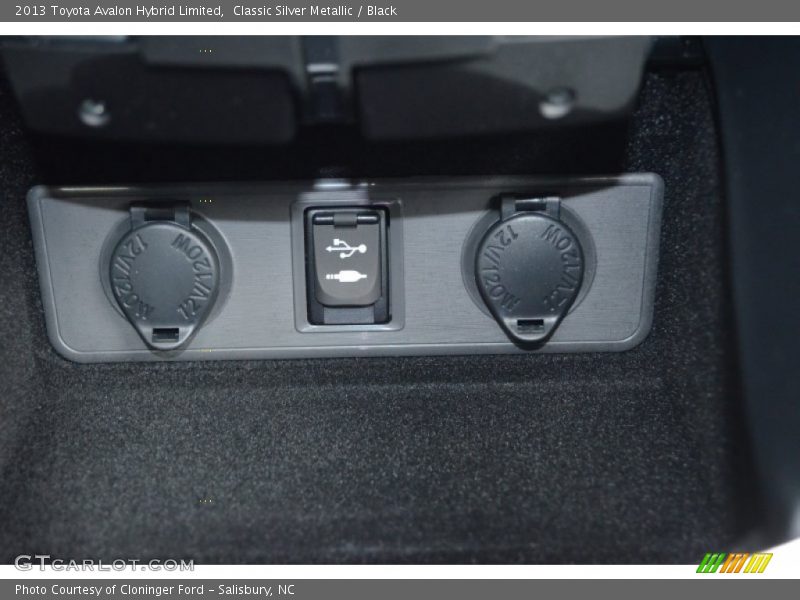 Classic Silver Metallic / Black 2013 Toyota Avalon Hybrid Limited