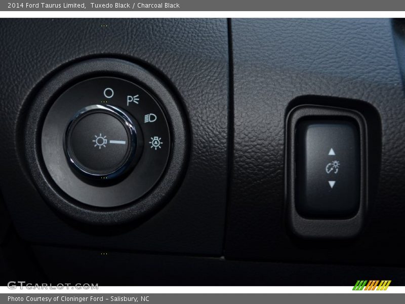 Tuxedo Black / Charcoal Black 2014 Ford Taurus Limited