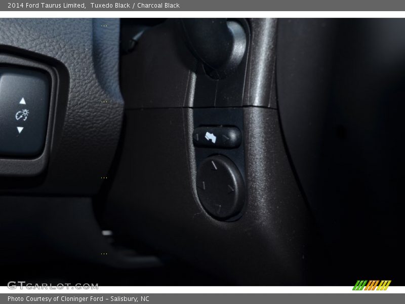 Tuxedo Black / Charcoal Black 2014 Ford Taurus Limited
