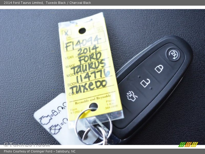 Tuxedo Black / Charcoal Black 2014 Ford Taurus Limited