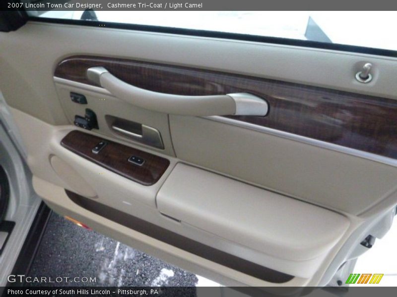 Cashmere Tri-Coat / Light Camel 2007 Lincoln Town Car Designer