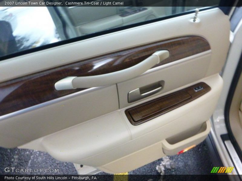 Cashmere Tri-Coat / Light Camel 2007 Lincoln Town Car Designer