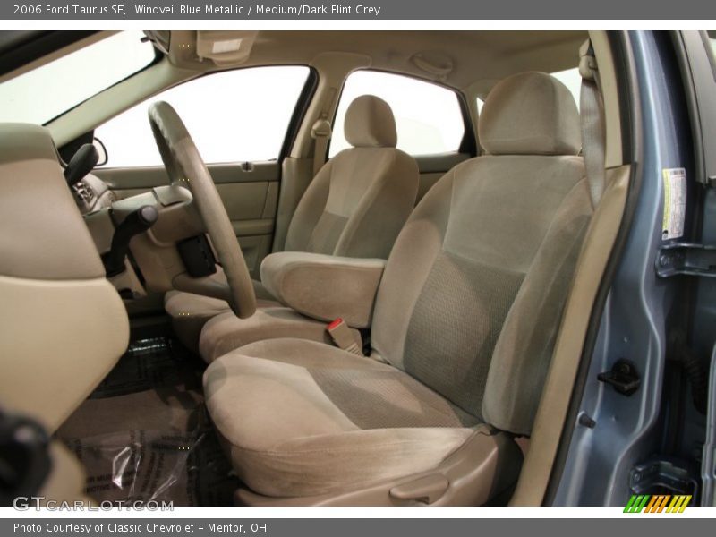Front Seat of 2006 Taurus SE