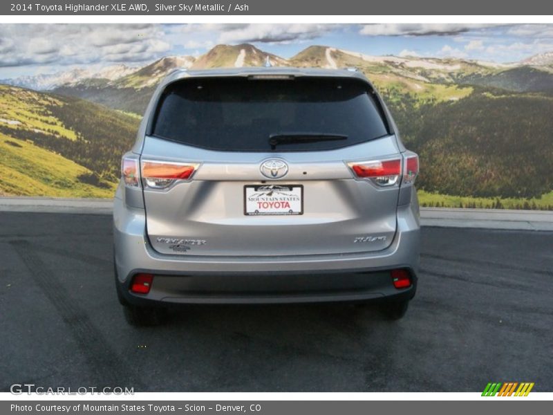 Silver Sky Metallic / Ash 2014 Toyota Highlander XLE AWD