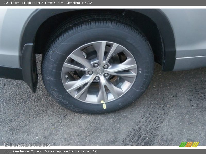 Silver Sky Metallic / Ash 2014 Toyota Highlander XLE AWD