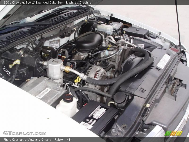 Summit White / Graphite 2001 Chevrolet S10 LS Extended Cab