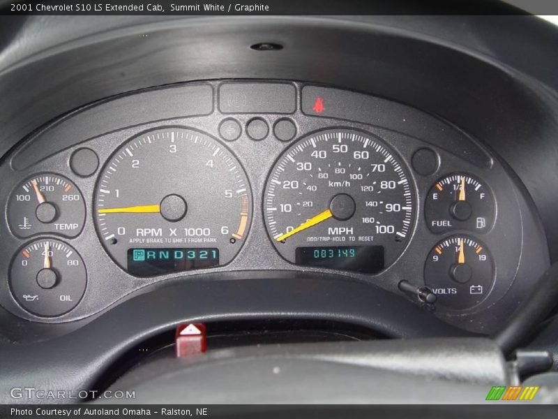 Summit White / Graphite 2001 Chevrolet S10 LS Extended Cab