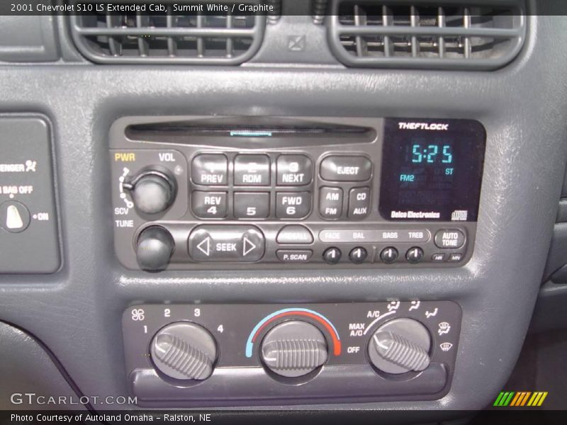 Summit White / Graphite 2001 Chevrolet S10 LS Extended Cab