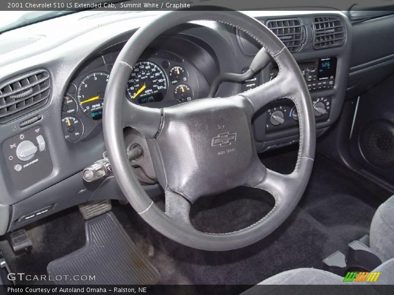 Summit White / Graphite 2001 Chevrolet S10 LS Extended Cab