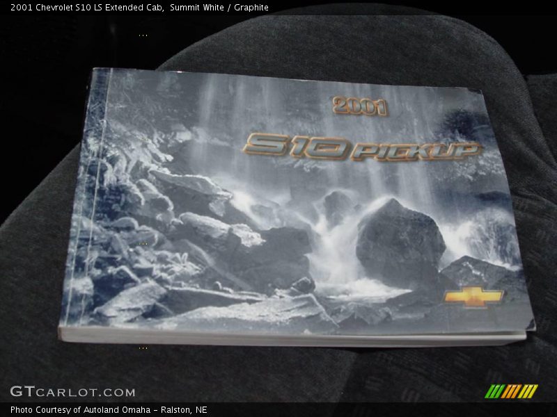 Summit White / Graphite 2001 Chevrolet S10 LS Extended Cab