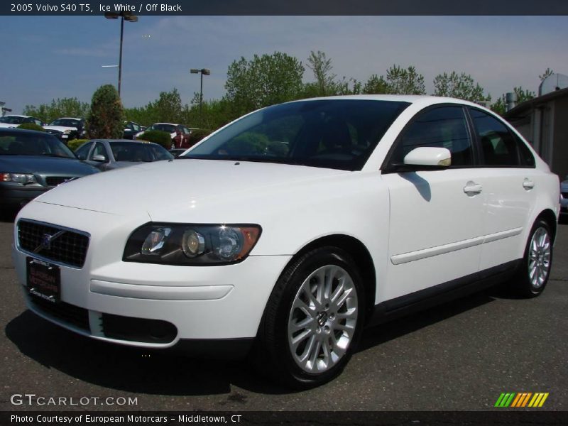 Ice White / Off Black 2005 Volvo S40 T5