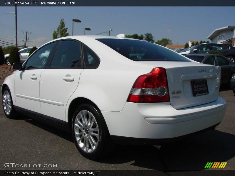 Ice White / Off Black 2005 Volvo S40 T5