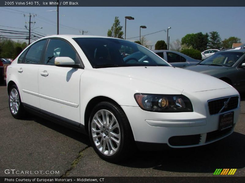 Ice White / Off Black 2005 Volvo S40 T5