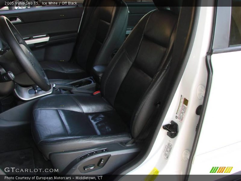 Ice White / Off Black 2005 Volvo S40 T5