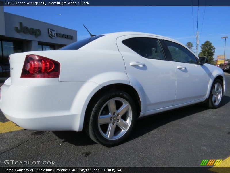 New Bright White / Black 2013 Dodge Avenger SE