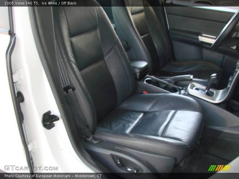 Ice White / Off Black 2005 Volvo S40 T5