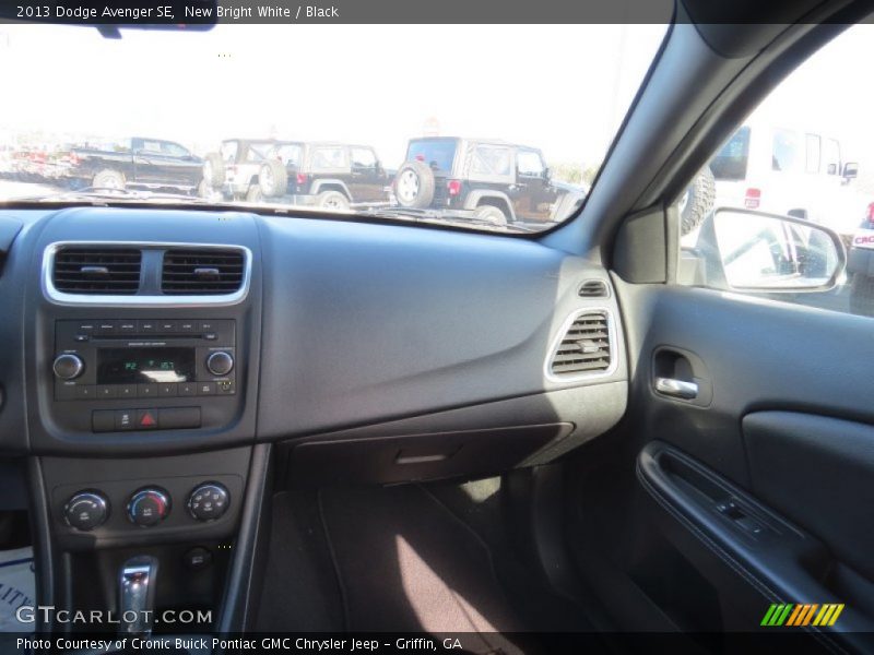 New Bright White / Black 2013 Dodge Avenger SE