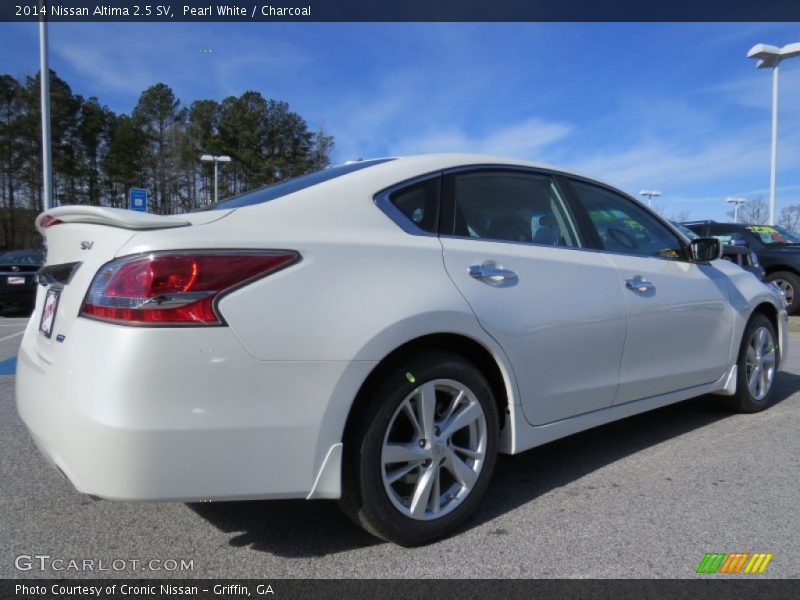 Pearl White / Charcoal 2014 Nissan Altima 2.5 SV