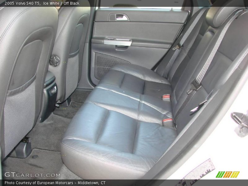 Ice White / Off Black 2005 Volvo S40 T5
