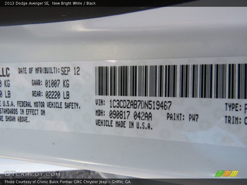 New Bright White / Black 2013 Dodge Avenger SE