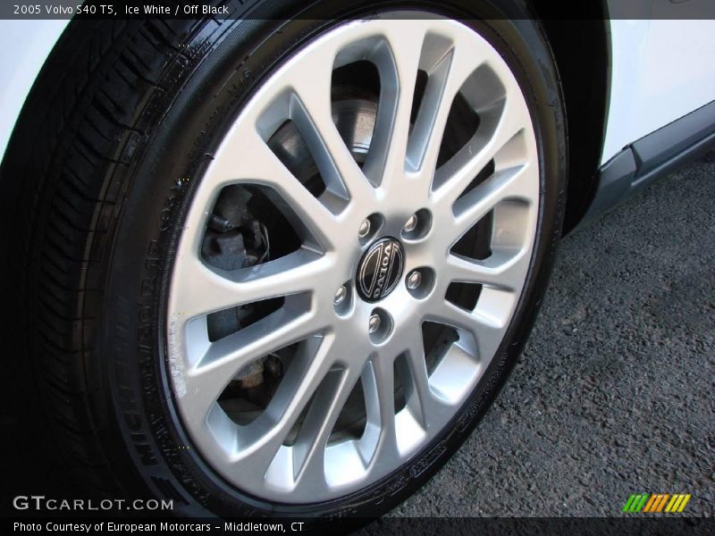 Ice White / Off Black 2005 Volvo S40 T5