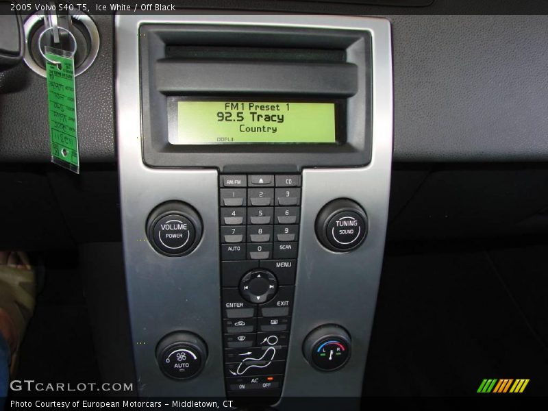 Ice White / Off Black 2005 Volvo S40 T5