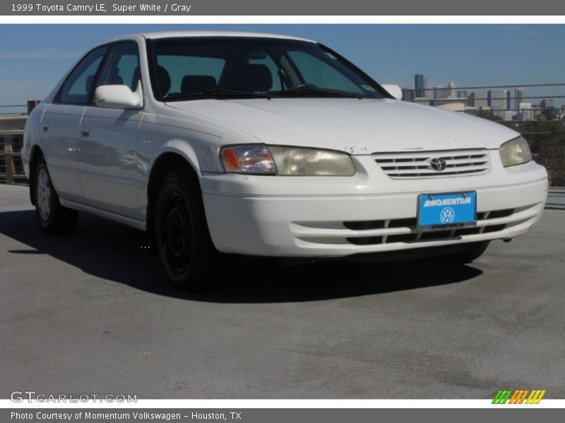 Super White / Gray 1999 Toyota Camry LE