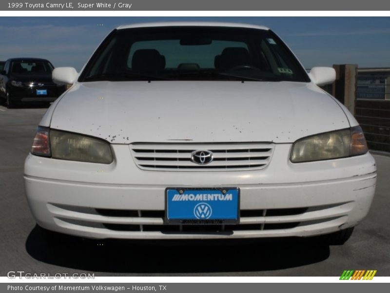 Super White / Gray 1999 Toyota Camry LE
