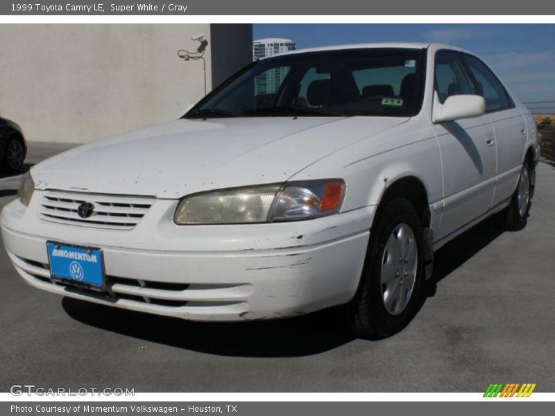 Super White / Gray 1999 Toyota Camry LE