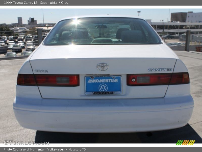 Super White / Gray 1999 Toyota Camry LE