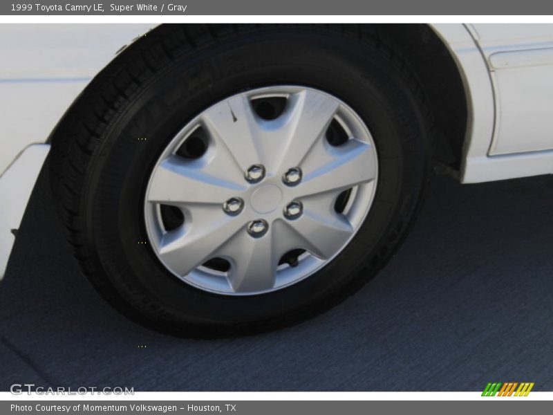 Super White / Gray 1999 Toyota Camry LE