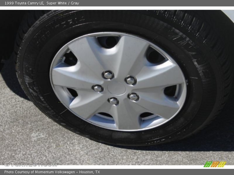 Super White / Gray 1999 Toyota Camry LE