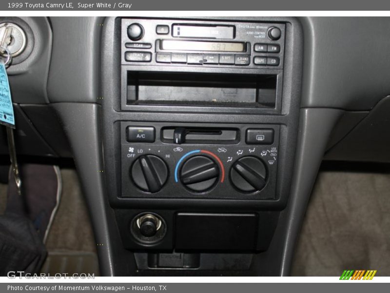 Super White / Gray 1999 Toyota Camry LE