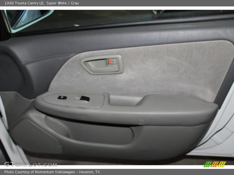 Super White / Gray 1999 Toyota Camry LE