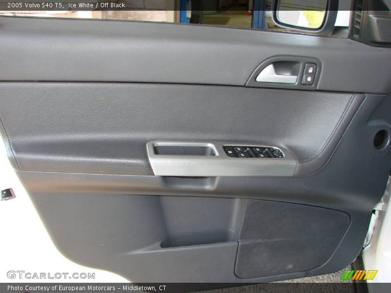 Ice White / Off Black 2005 Volvo S40 T5
