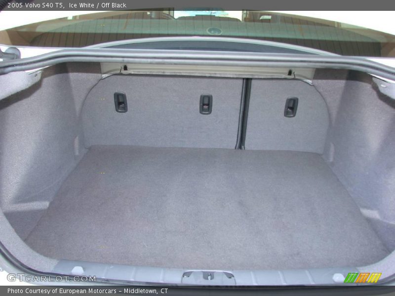 Ice White / Off Black 2005 Volvo S40 T5