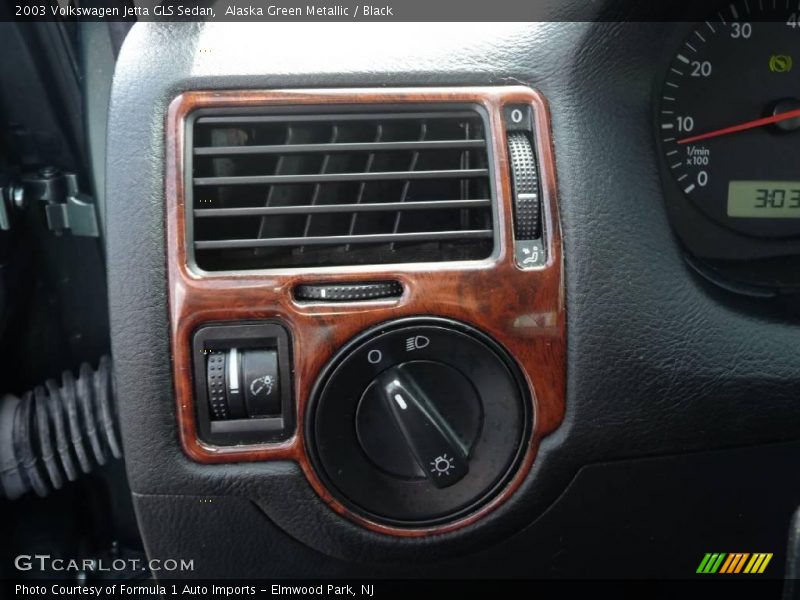 Alaska Green Metallic / Black 2003 Volkswagen Jetta GLS Sedan