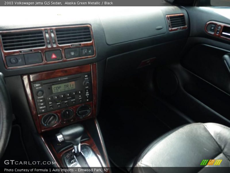 Alaska Green Metallic / Black 2003 Volkswagen Jetta GLS Sedan