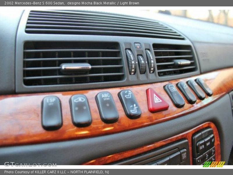 Controls of 2002 S 600 Sedan