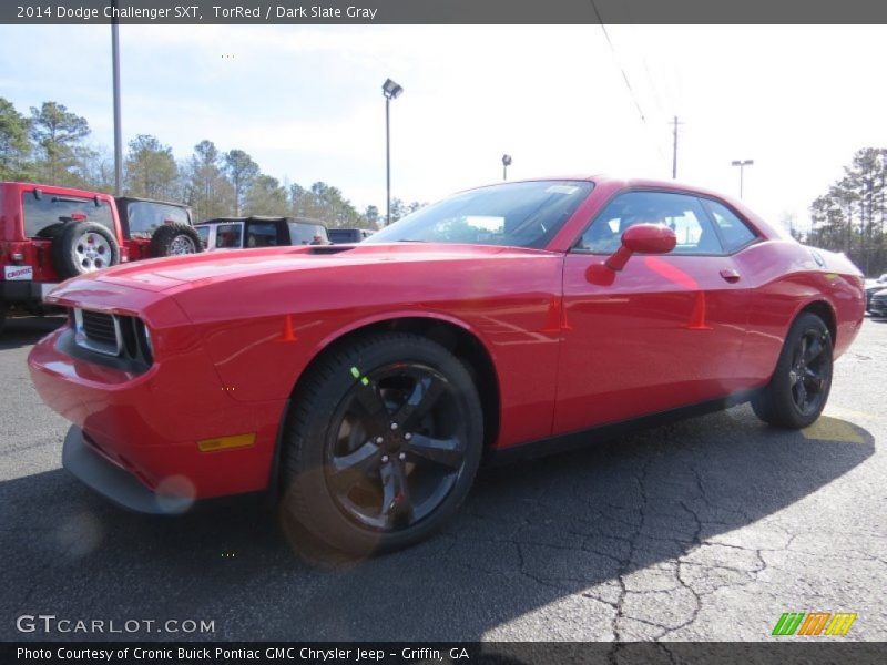 Front 3/4 View of 2014 Challenger SXT