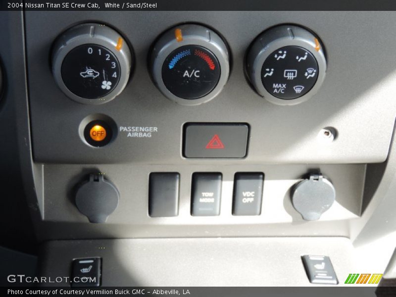 White / Sand/Steel 2004 Nissan Titan SE Crew Cab