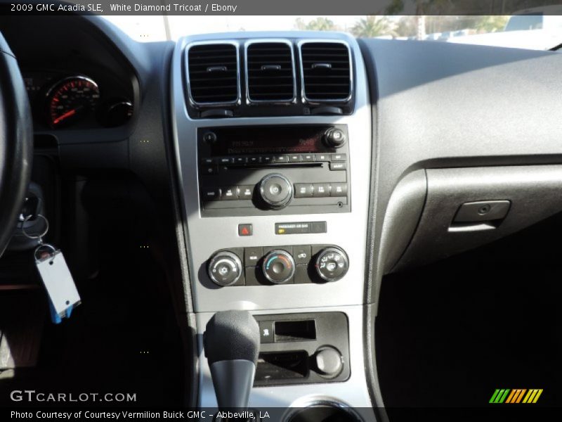 White Diamond Tricoat / Ebony 2009 GMC Acadia SLE