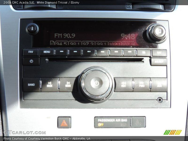 White Diamond Tricoat / Ebony 2009 GMC Acadia SLE