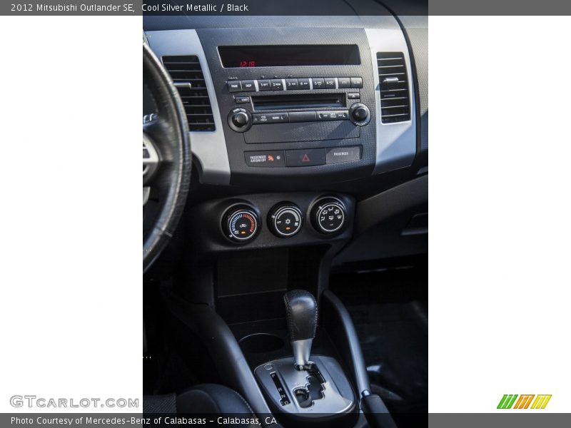 Cool Silver Metallic / Black 2012 Mitsubishi Outlander SE