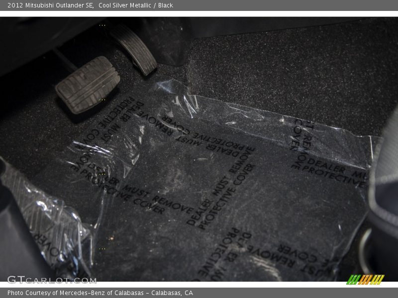 Cool Silver Metallic / Black 2012 Mitsubishi Outlander SE