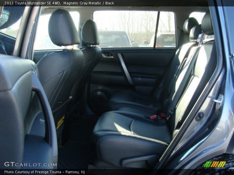 Magnetic Gray Metallic / Black 2013 Toyota Highlander SE 4WD