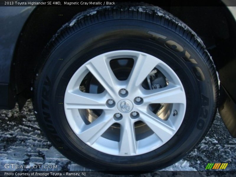 Magnetic Gray Metallic / Black 2013 Toyota Highlander SE 4WD