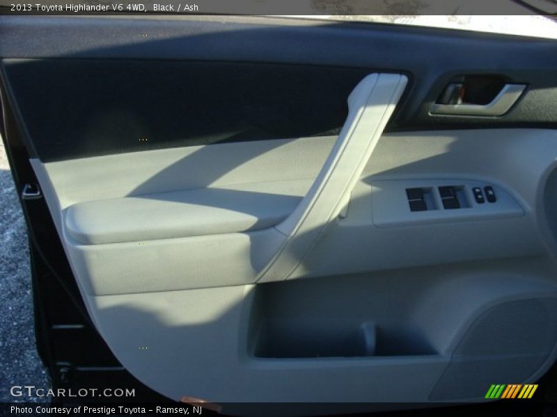 Black / Ash 2013 Toyota Highlander V6 4WD