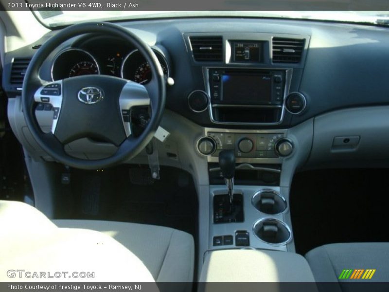 Black / Ash 2013 Toyota Highlander V6 4WD